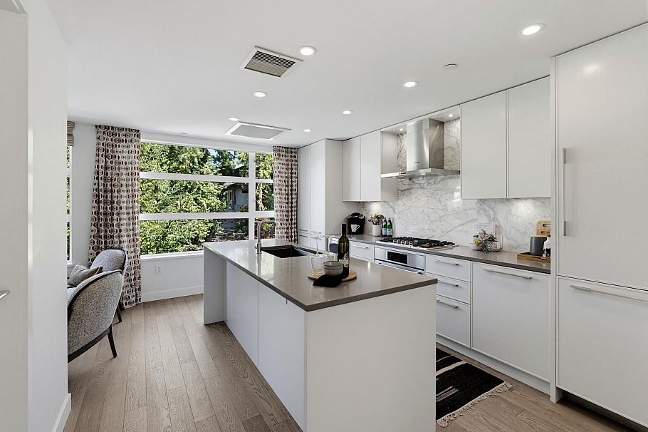 204 1055 Ridgewood Drive North Vancouver, BC - 13