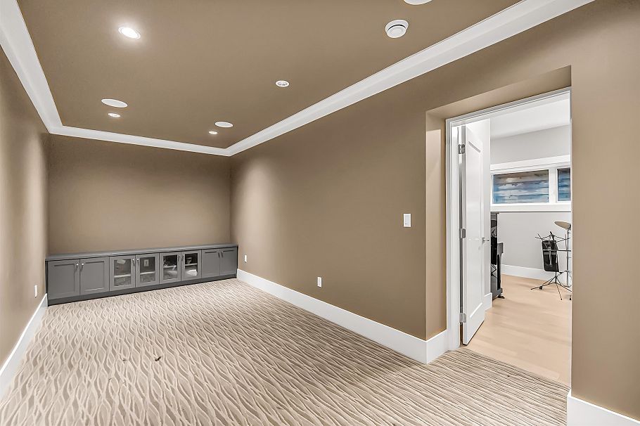 1033 Prospect Avenue North Vancouver, BC - 38