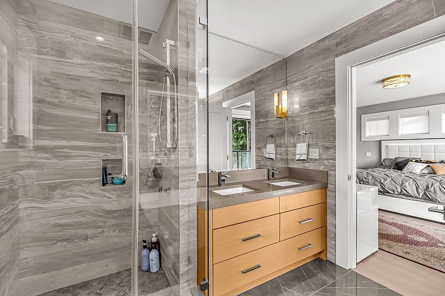 1033 Prospect Avenue North Vancouver, BC - 31