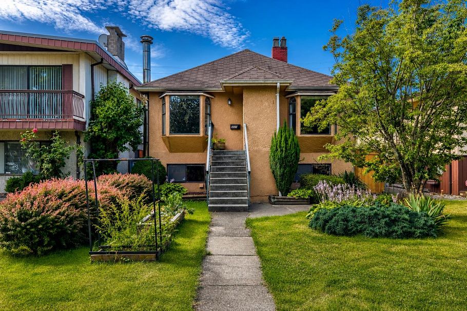 2576 Parker Street Vancouver, BC - 1