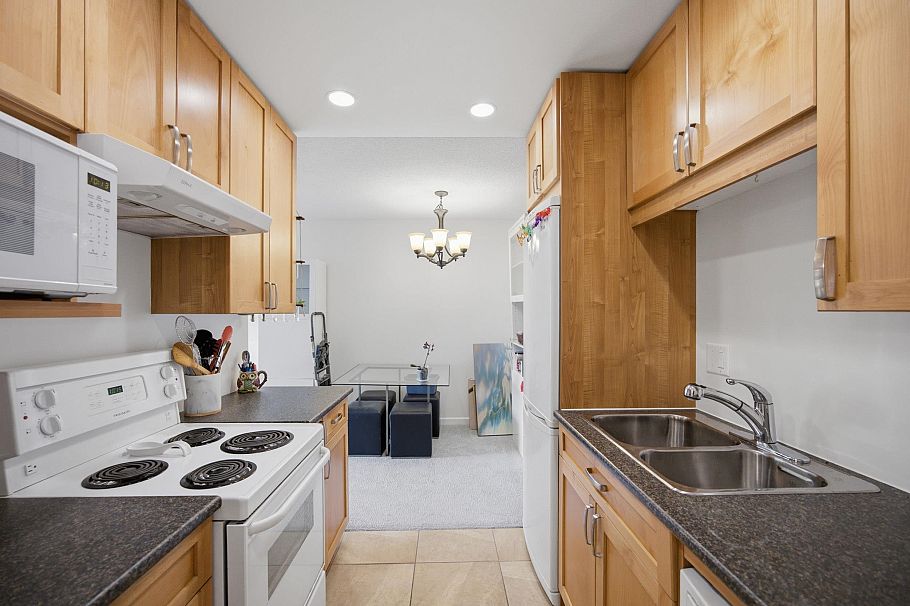 307 2710 Lonsdale Avenue North Vancouver, BC - 3