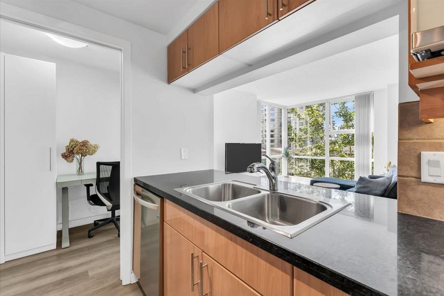 602 193 Aquarius Mews Vancouver, BC - 10