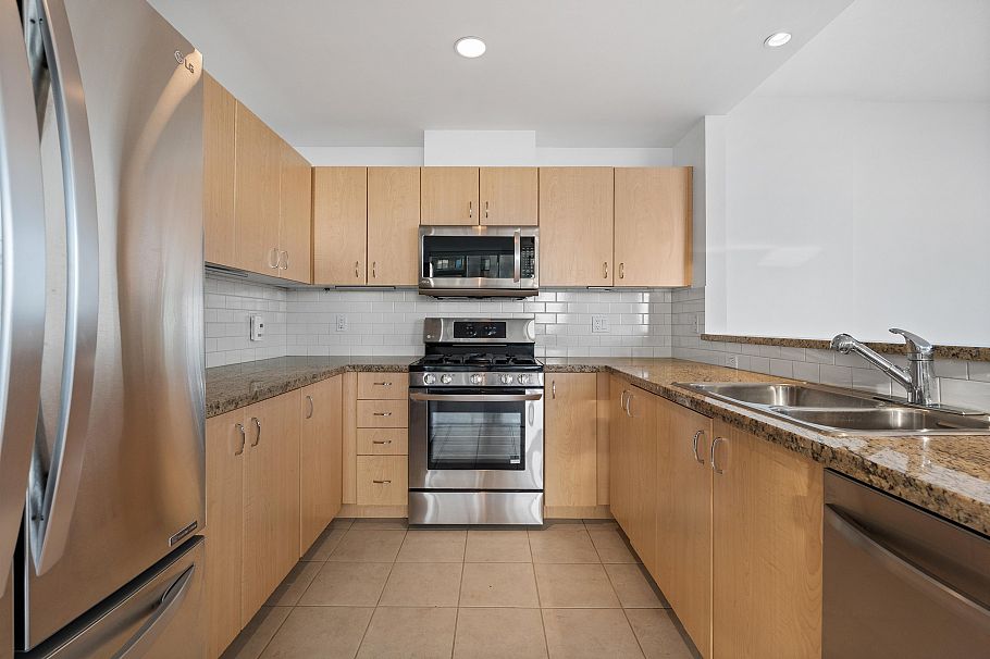 801 120 W 16th Street North Vancouver, BC - 14