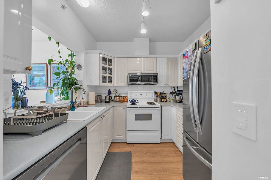 802 160 W Keith Road North Vancouver, BC - 3