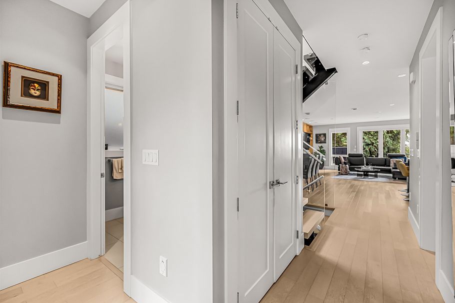 1033 Prospect Avenue North Vancouver, BC - 36