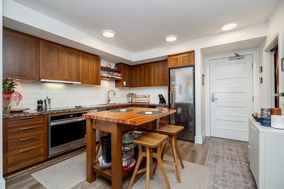 331 2288 W Broadway Vancouver, BC - 4
