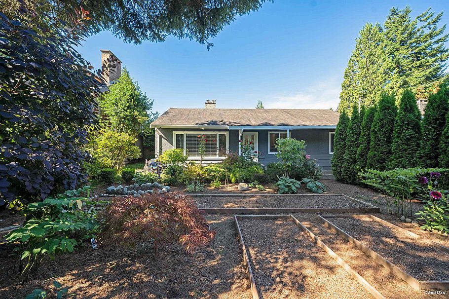 1043 Belvedere Drive North Vancouver, BC - 7