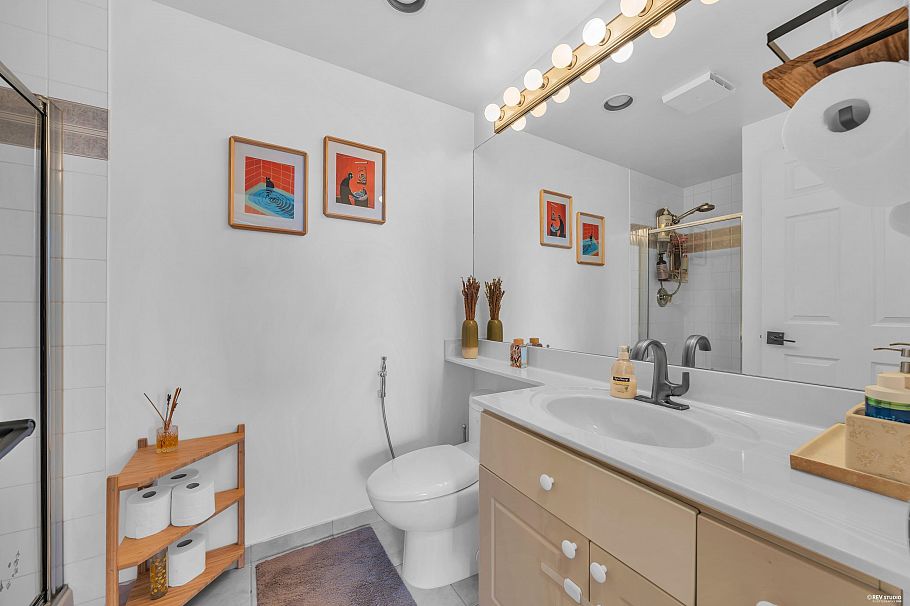 802 160 W Keith Road North Vancouver, BC - 25