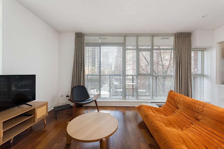 303 988 Richards Street Vancouver, BC - 4