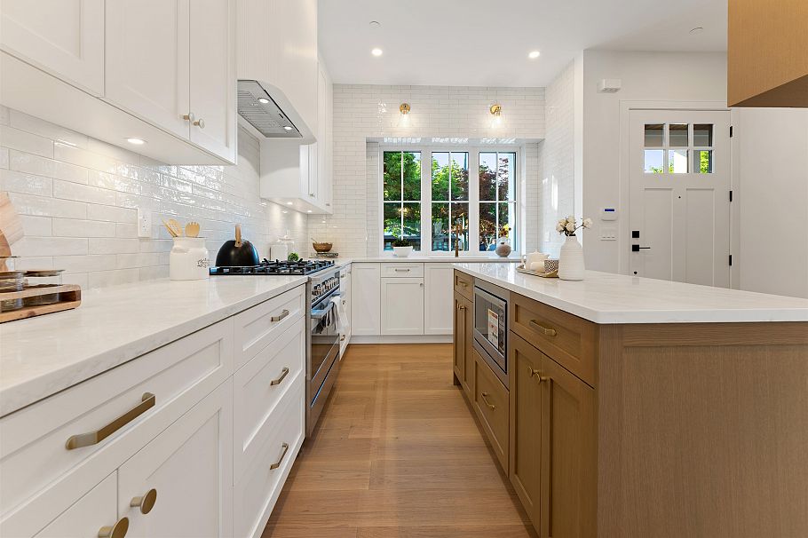 2578 E 4th Avenue Vancouver, BC - 5