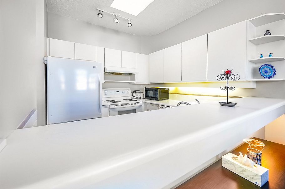 309 125 W 18th Street North Vancouver, BC - 6