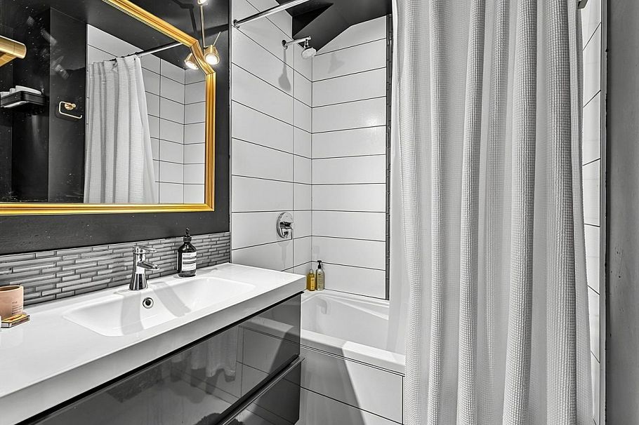 1557 E 20th Avenue Vancouver, BC - 27