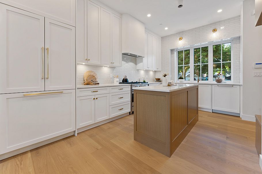2578 E 4th Avenue Vancouver, BC - 4