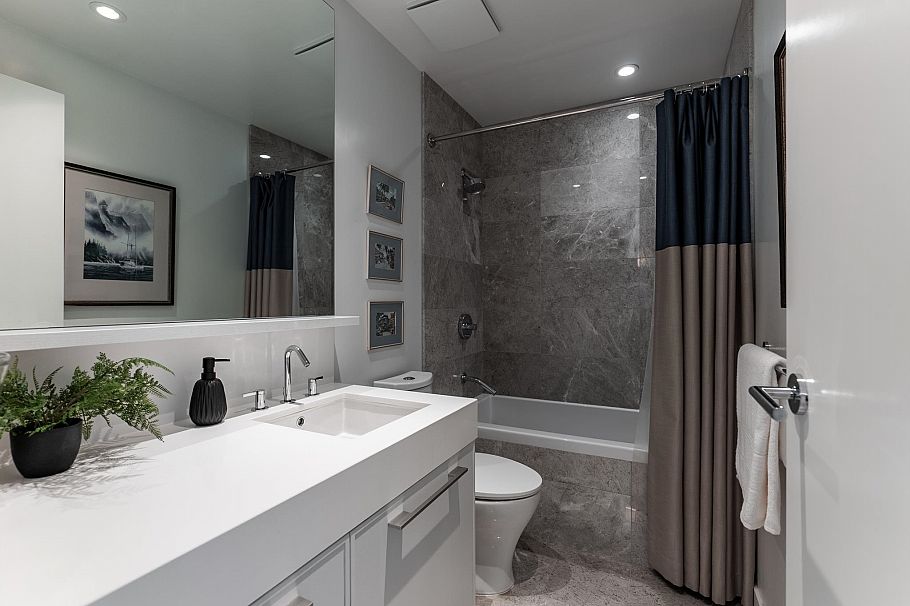204 1055 Ridgewood Drive North Vancouver, BC - 29
