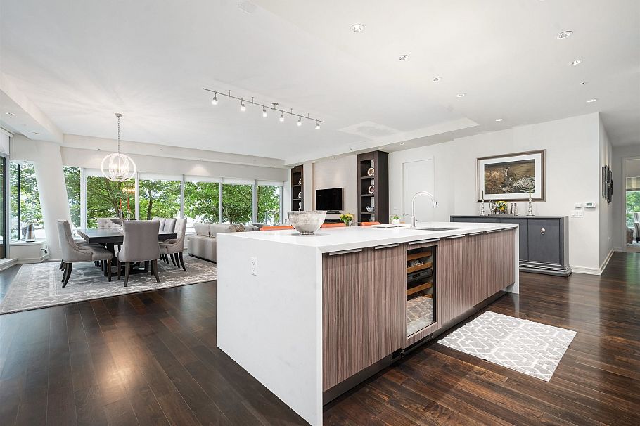 202 181 Athletes Way Vancouver, BC - 12