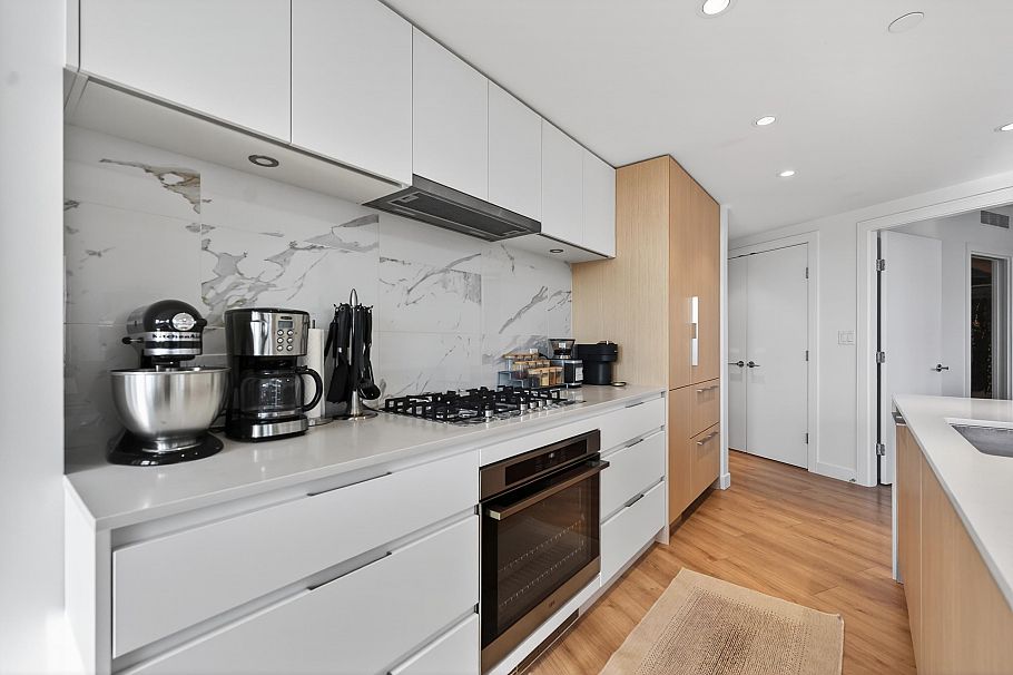 807 1500 Fern Street North Vancouver, BC - 4