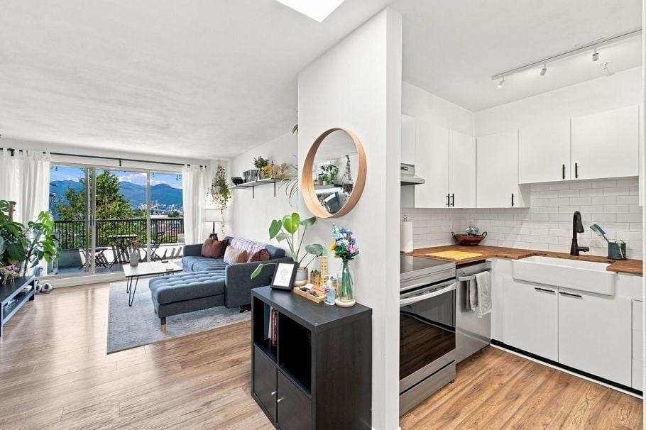 401 1099 E Broadway Vancouver, BC - 9