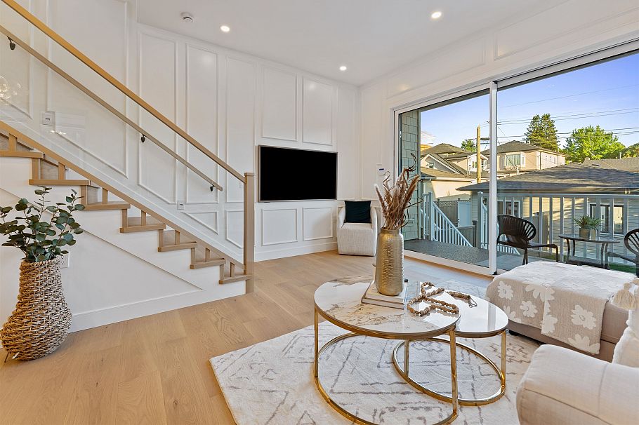 2578 E 4th Avenue Vancouver, BC - 9
