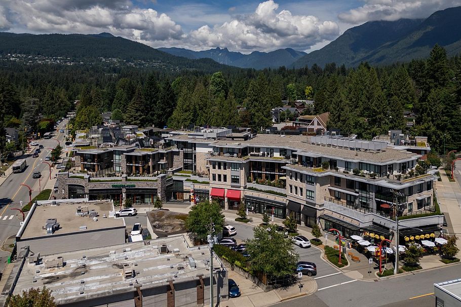 409 3220 Connaught Crescent North Vancouver, BC - 32