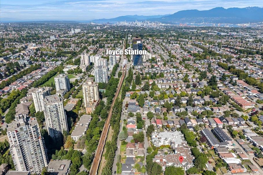 207 3638 Rae Avenue Vancouver, BC - 25