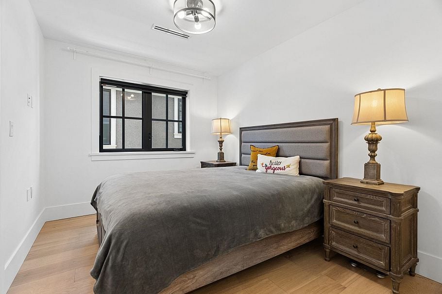 3363 W 15th Avenue Vancouver, BC - 4