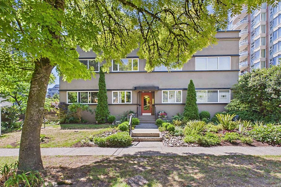 10 2296 W 39th Avenue Vancouver, BC - 1