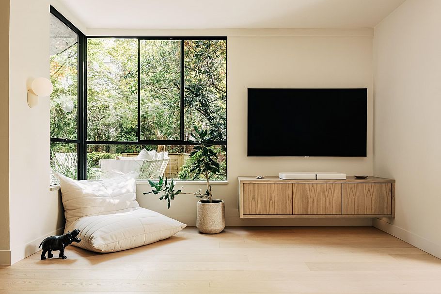 102 2140 Briar Avenue Vancouver, BC - 2