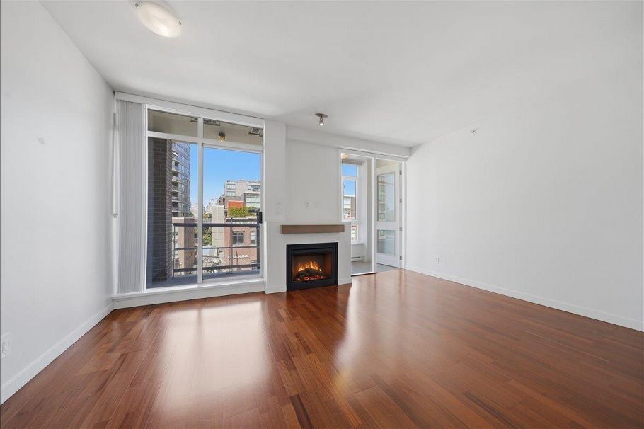 306 2055 Yukon Street Vancouver, BC - 2