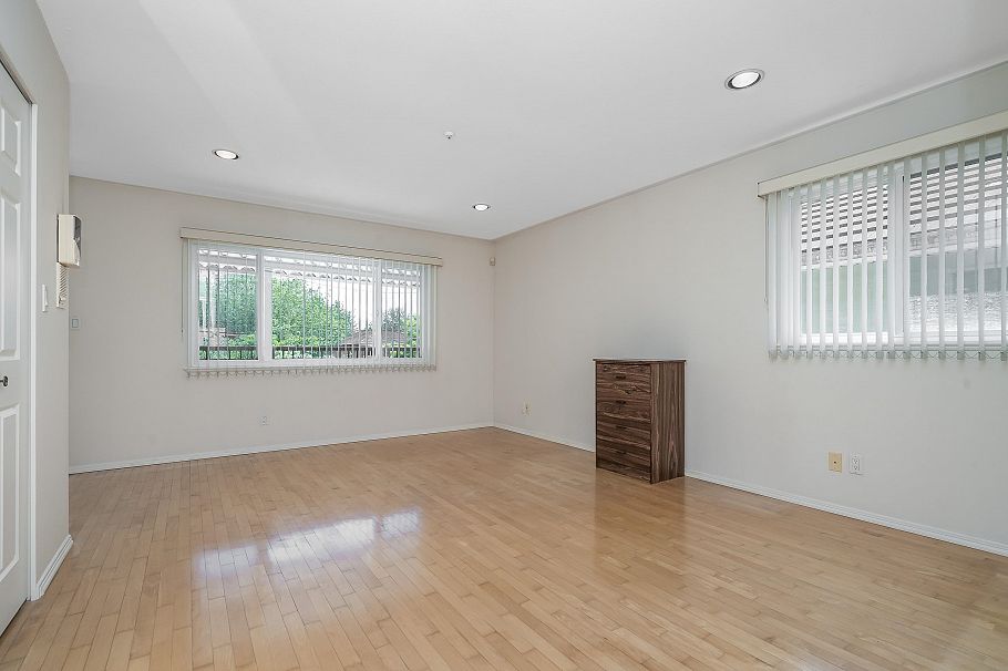 2304 Garden Drive Vancouver, BC - 23