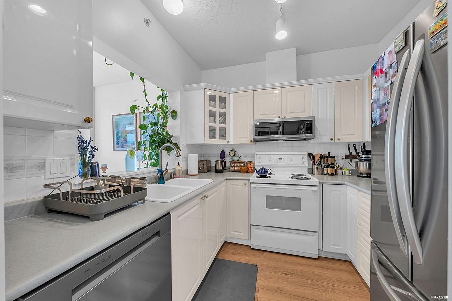 802 160 W Keith Road North Vancouver, BC - 4
