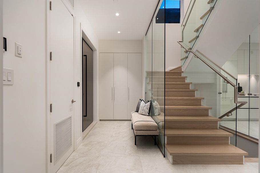 4007 W 19th Avenue Vancouver, BC - 3