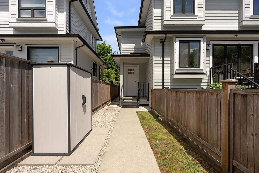 2196 E 19th Avenue Vancouver, BC - 22