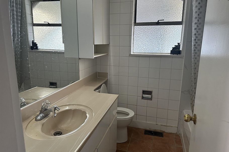 1380 E 54th Avenue Vancouver, BC - 8