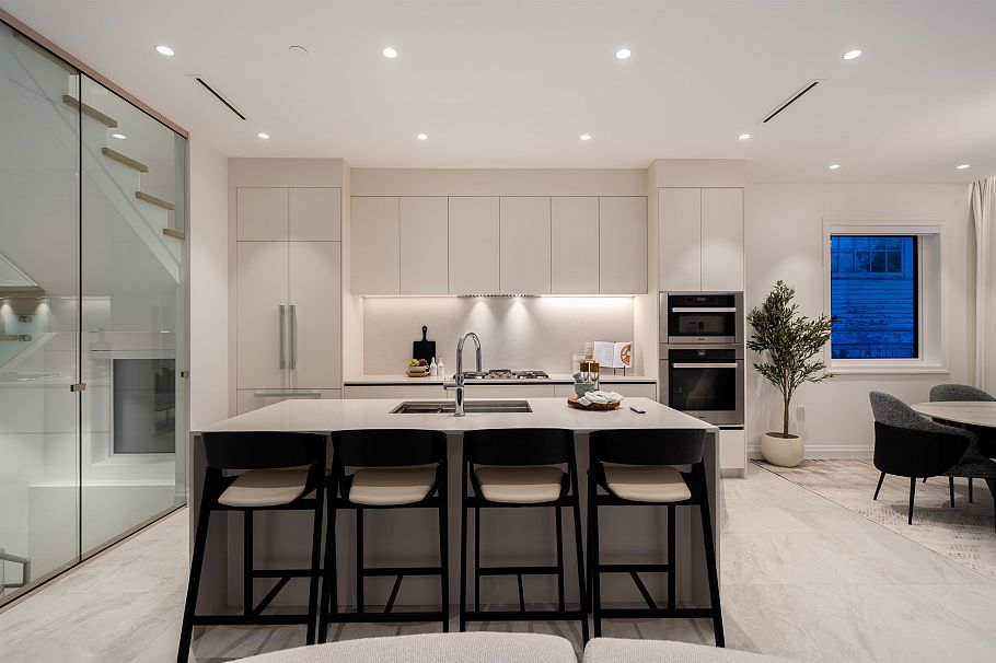 4007 W 19th Avenue Vancouver, BC - 11