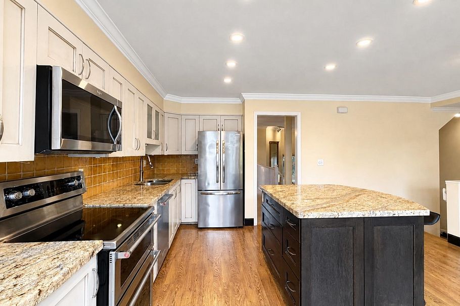 2387 Quayside Court Vancouver, BC - 10
