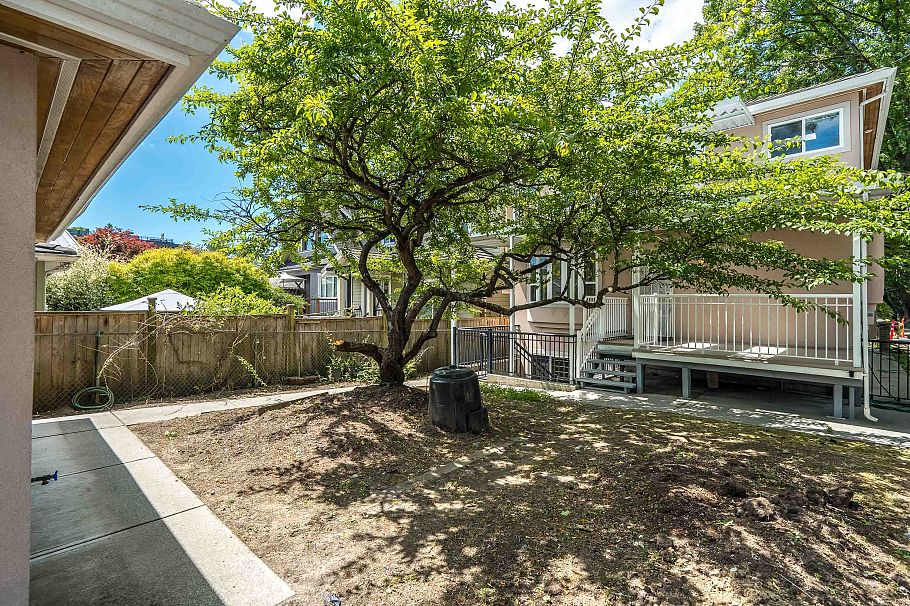 2304 Garden Drive Vancouver, BC - 37
