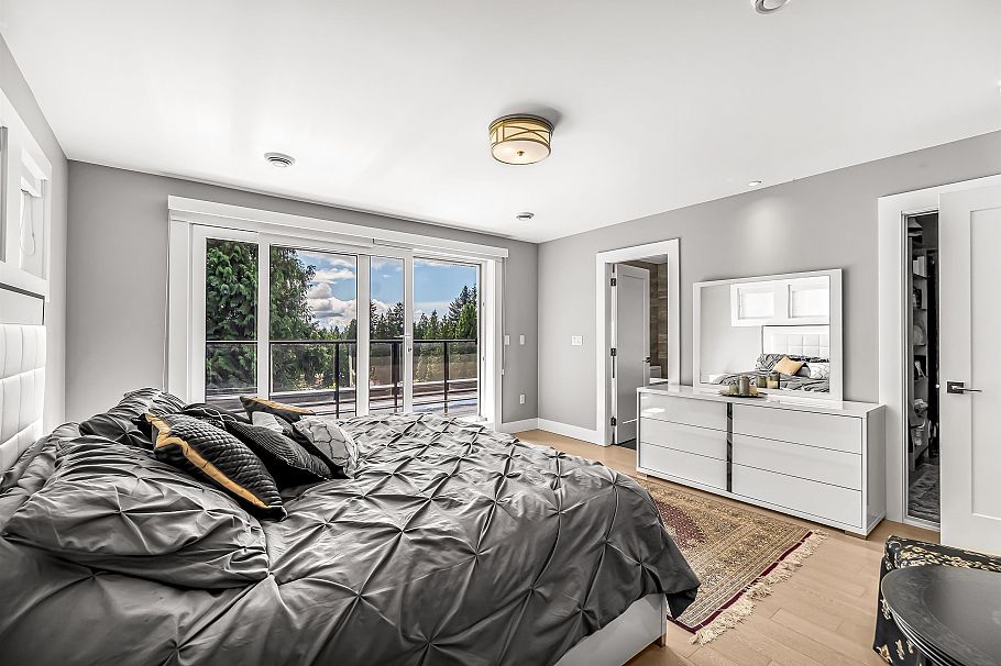 1033 Prospect Avenue North Vancouver, BC - 29