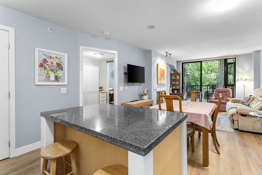 205 175 W 1st Street North Vancouver, BC - 10