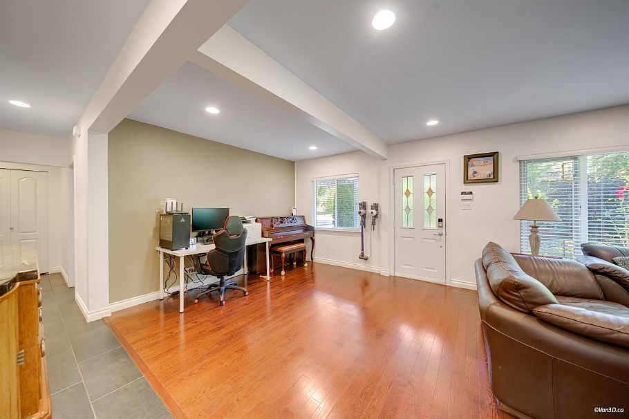 1043 Belvedere Drive North Vancouver, BC - 19