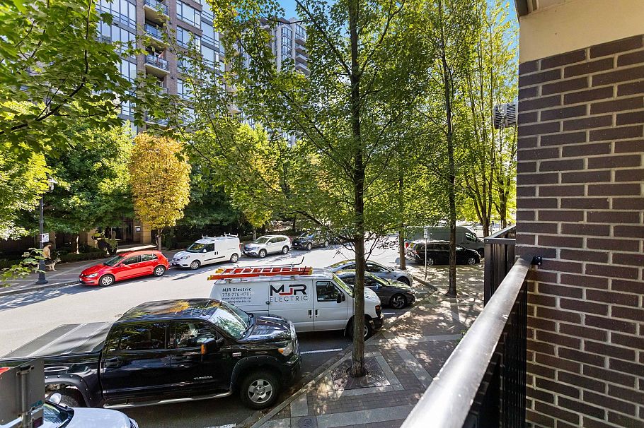 205 175 W 1st Street North Vancouver, BC - 26