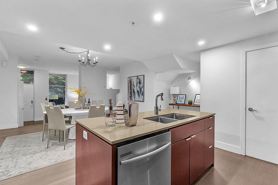 164 W 13th Street North Vancouver, BC - 14