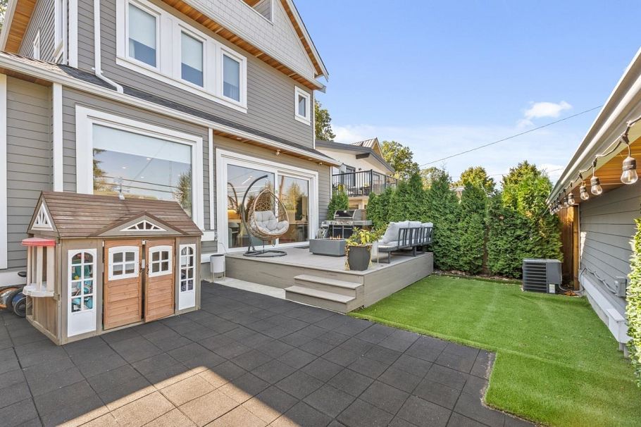 2137 E 2nd Avenue Vancouver, BC - 3
