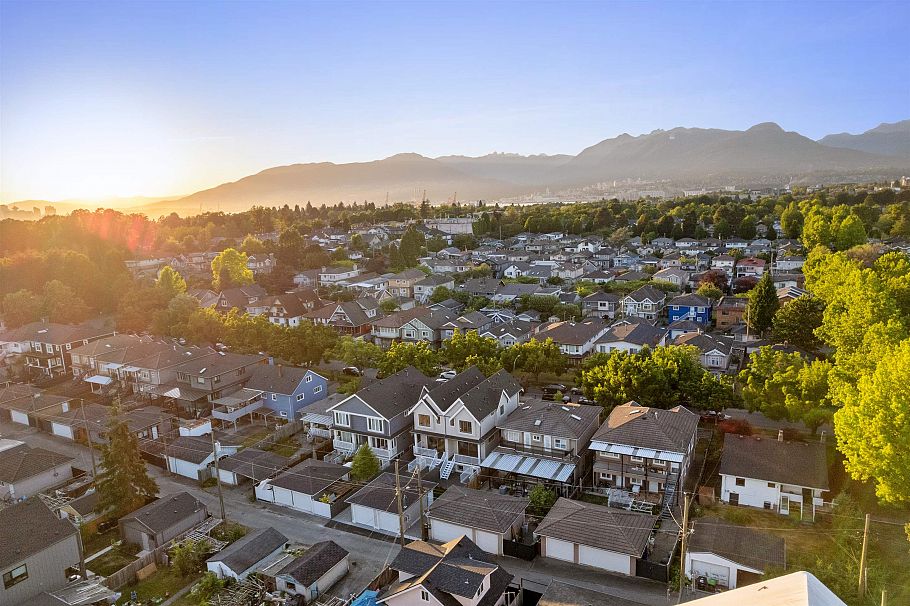 2578 E 4th Avenue Vancouver, BC - 33