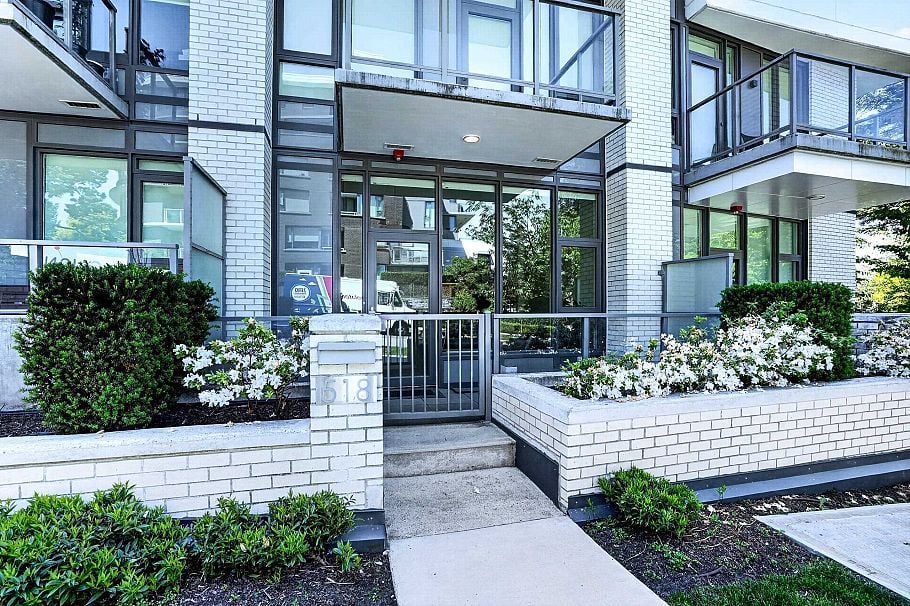518 W 30th Avenue Vancouver, BC - 1
