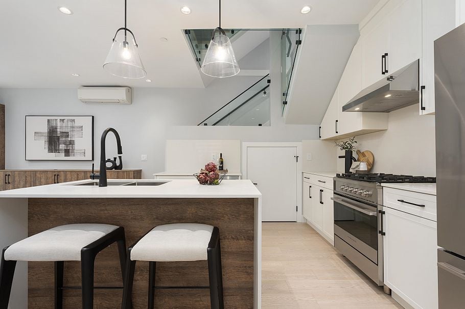 2196 E 19th Avenue Vancouver, BC - 4