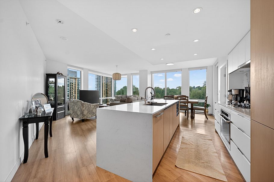 807 1500 Fern Street North Vancouver, BC - 3