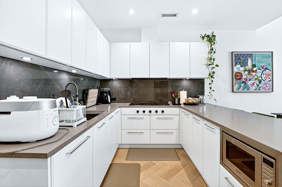 518 W 30th Avenue Vancouver, BC - 9