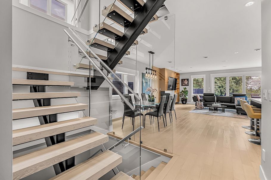 1033 Prospect Avenue North Vancouver, BC - 17