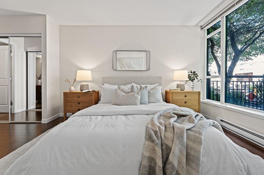 1648 W 7th Avenue Vancouver, BC - 15