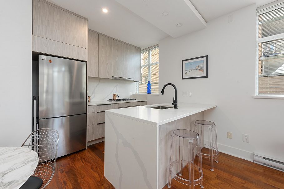 303 988 Richards Street Vancouver, BC - 9